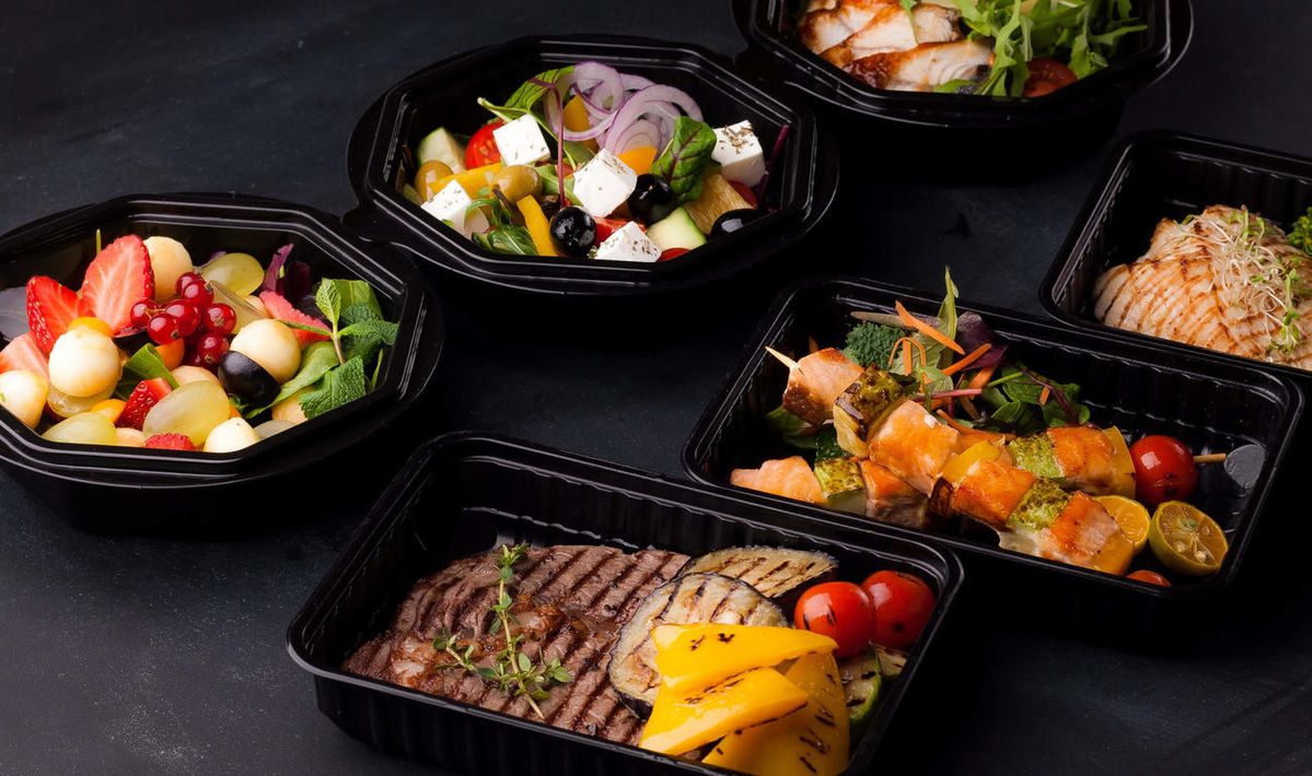 Portioniertes Meal-Prep in Glasboxen